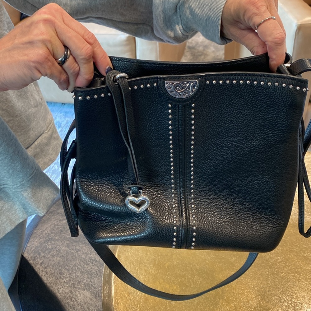 Brighton Bag-Robbie Bucket Bag. - Picture 7 of 7